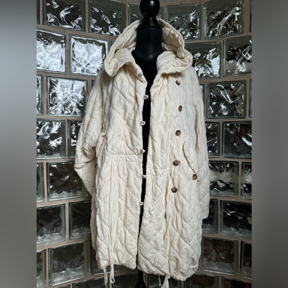 Free People - Oversized Parachute Quilted Ivory Jacket. Size Small. - Picture 6 of 12